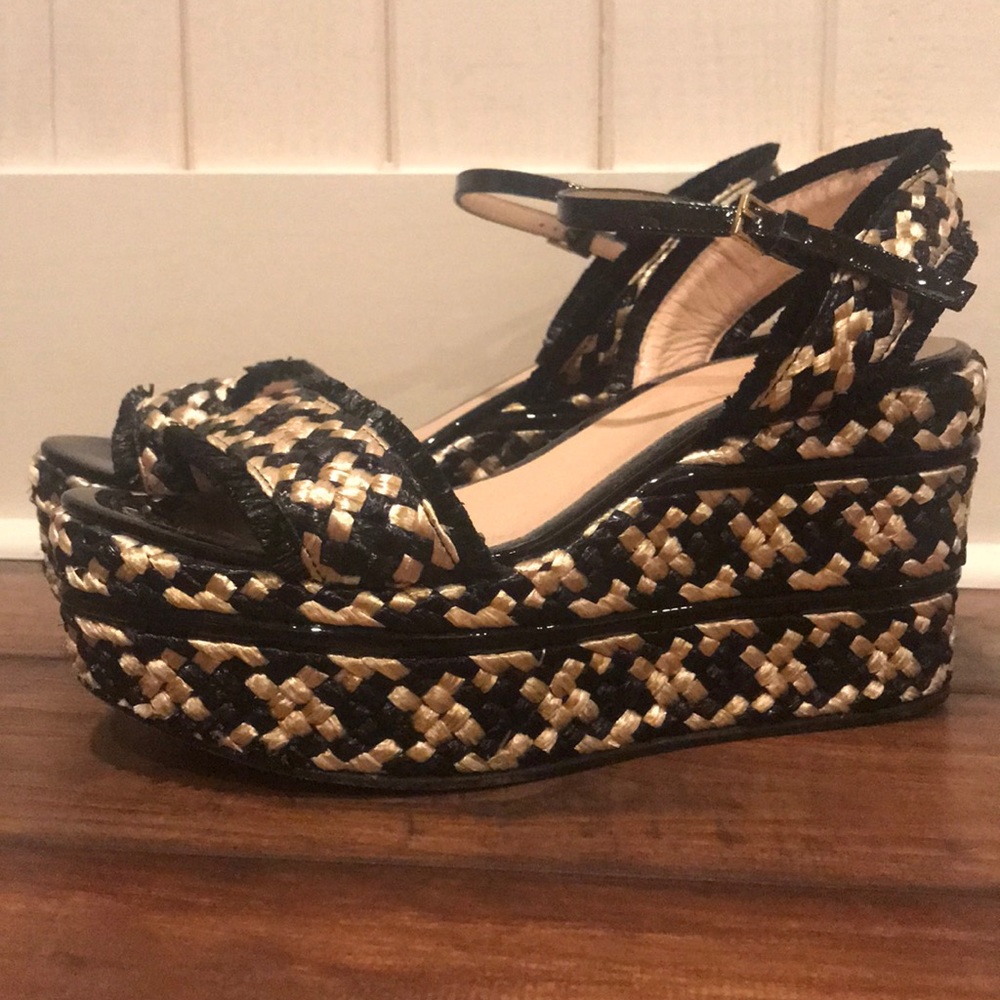NEW GUCCI Straw Rattan Wedges. Size 37 1/2